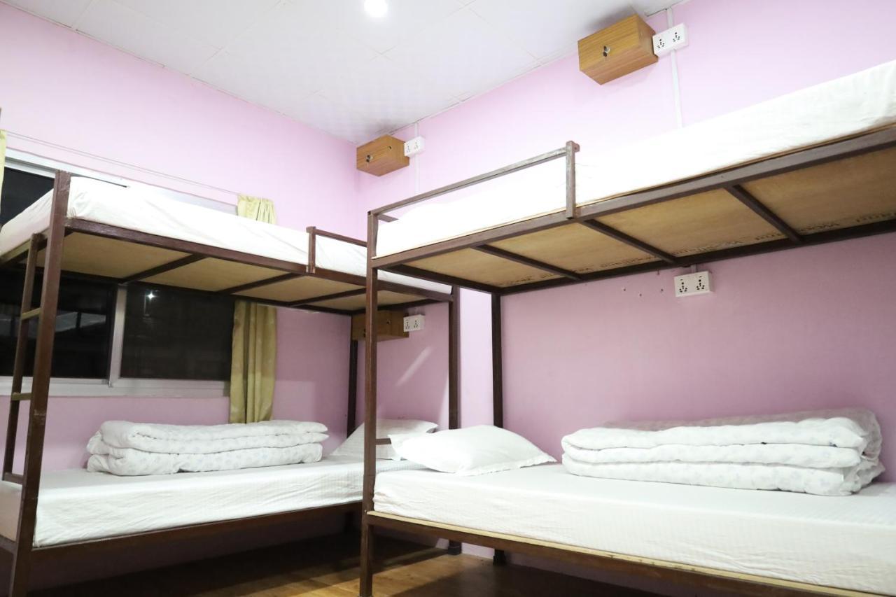 Margik Backpackers Hostel Покхара Экстерьер фото