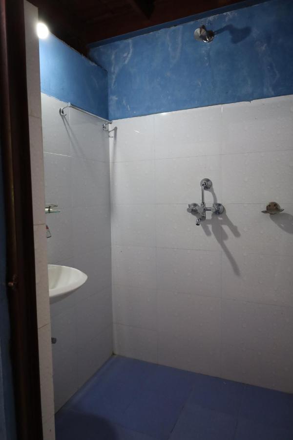 Margik Backpackers Hostel Покхара Экстерьер фото